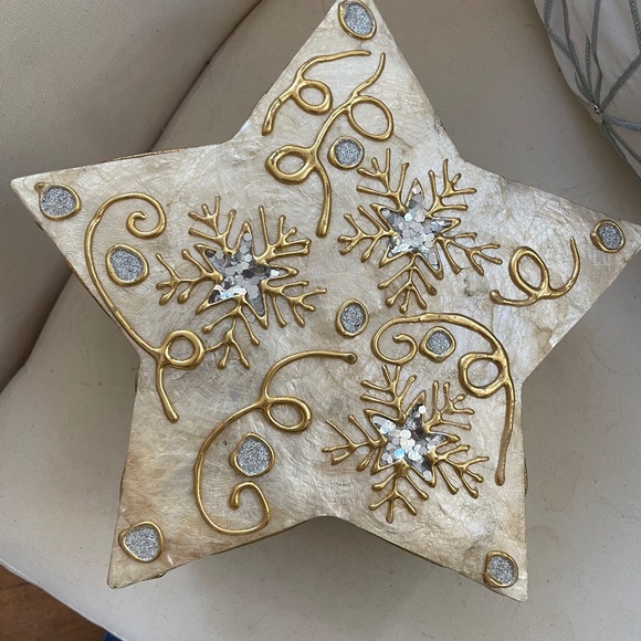 PRICE DROP! Gorgeous Gold & Silver Stackable Star Shaped Gift Boxes! - Picture 7 of 16